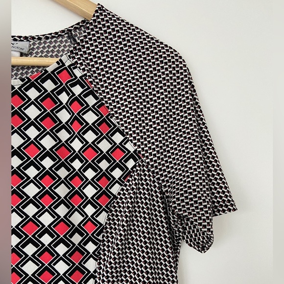 WORTHINGTON BLACK/WHITE/CORAL GEOMETRIC PATTERN BLOCKED TOP, LARGE - Picture 6 of 9